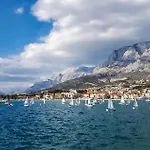 Apartment 3 Bedroom Cozy In Makarska