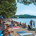 3 Bedroom Cozy In Apartment Makarska