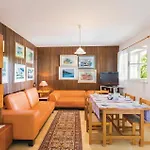 3 Bedroom Cozy In Apartment *