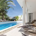 3 Bedroom Cozy In *