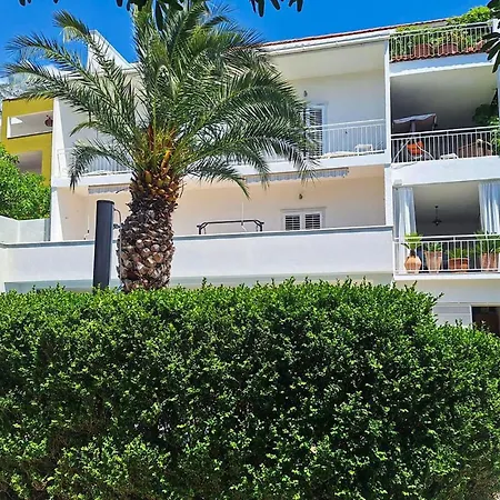 Apartment 3 Bedroom Cozy In Makarska